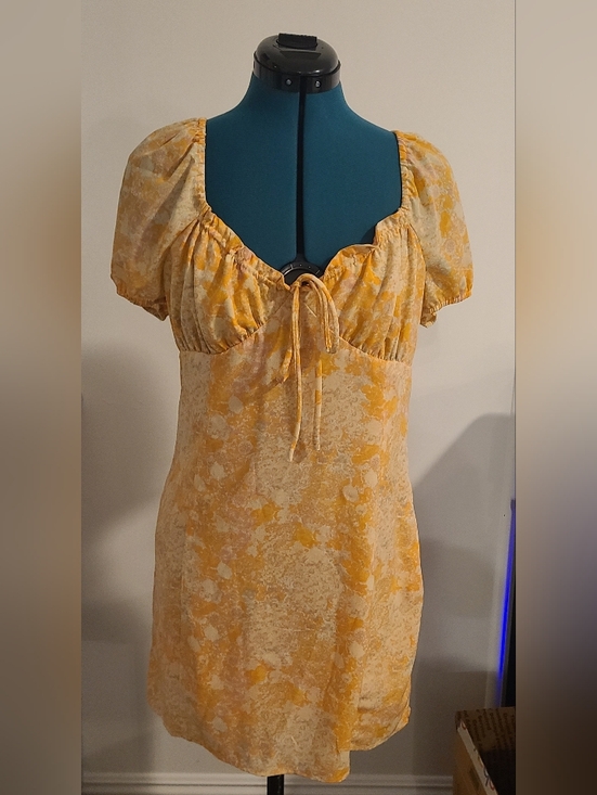 BP Yellow Floral Puff-Sleeve Women’s Top - Jrs Large, Fits Wom Med - Picture 2 of 8